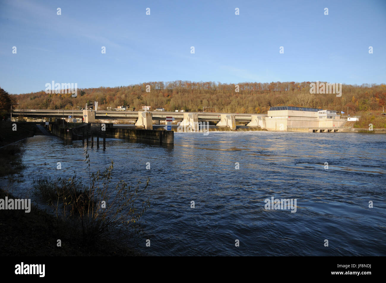 Centrale idroelettrica nel Danubio Foto Stock
