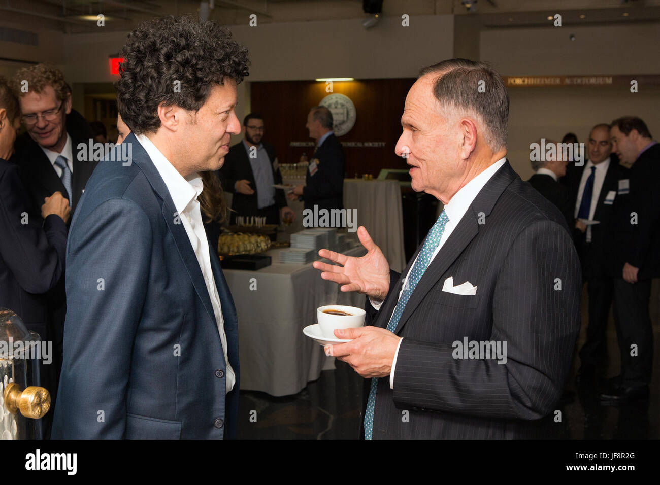 Titans of Industry 49, una rappresentazione degli influenti leader d'affari del XX secolo Foto Stock