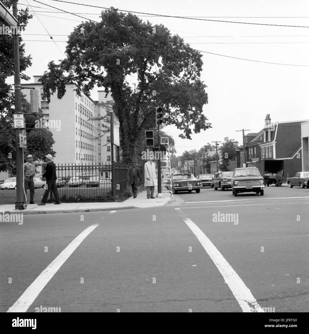 Guardando verso sud su Queen Street dall'angolo di Spring Foto Stock