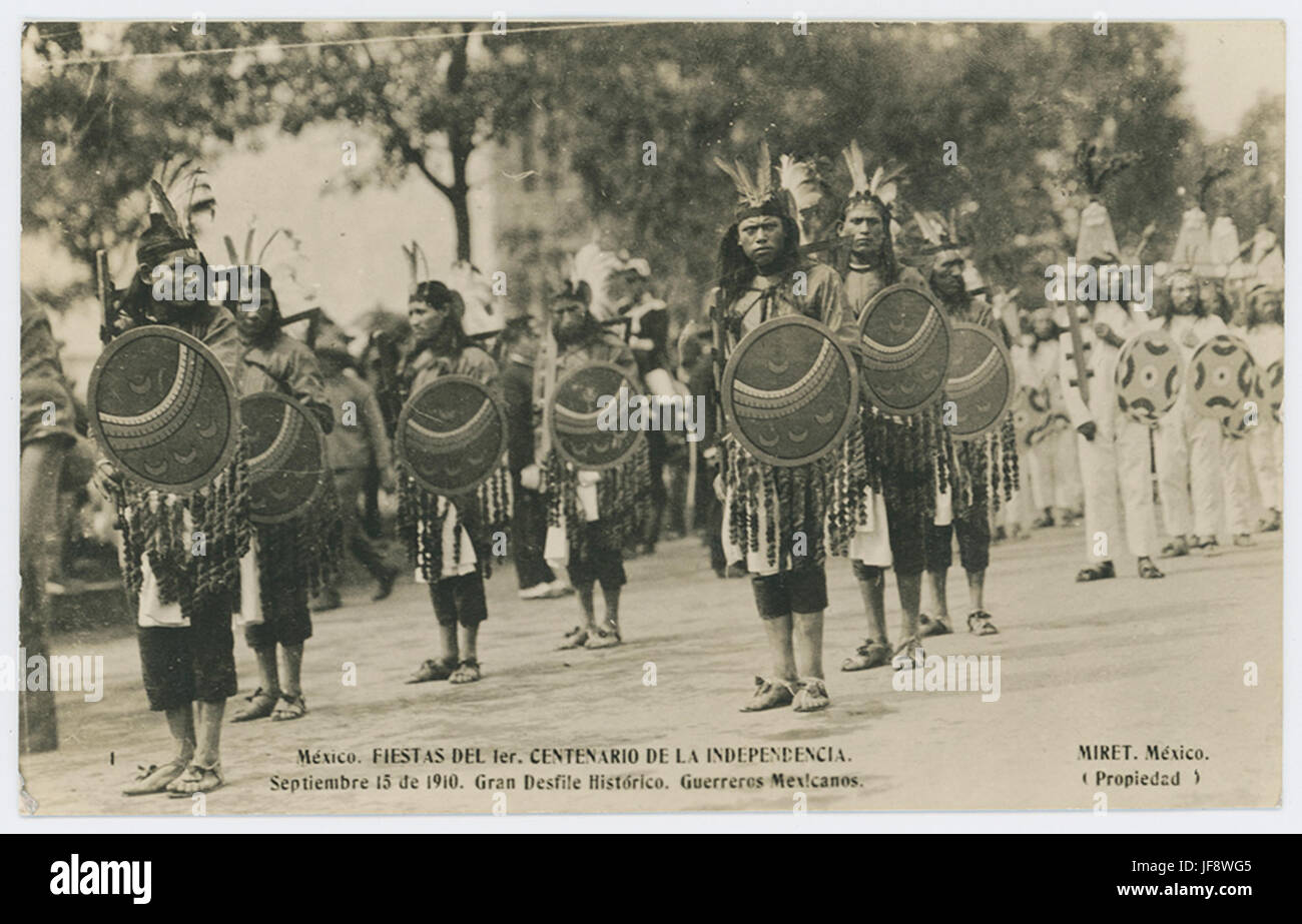Una fotografia vintage dei guerrieri messicani, probabilmente della rivoluzione messicana, che mostra lo storico abbigliamento militare e lo spirito. #MexicanRevolution #Warriors Foto Stock
