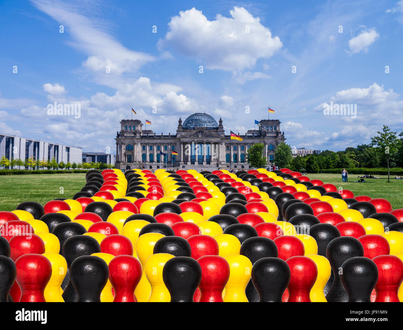 In Germania il parlamento e figure in nero, oro rosso Foto Stock