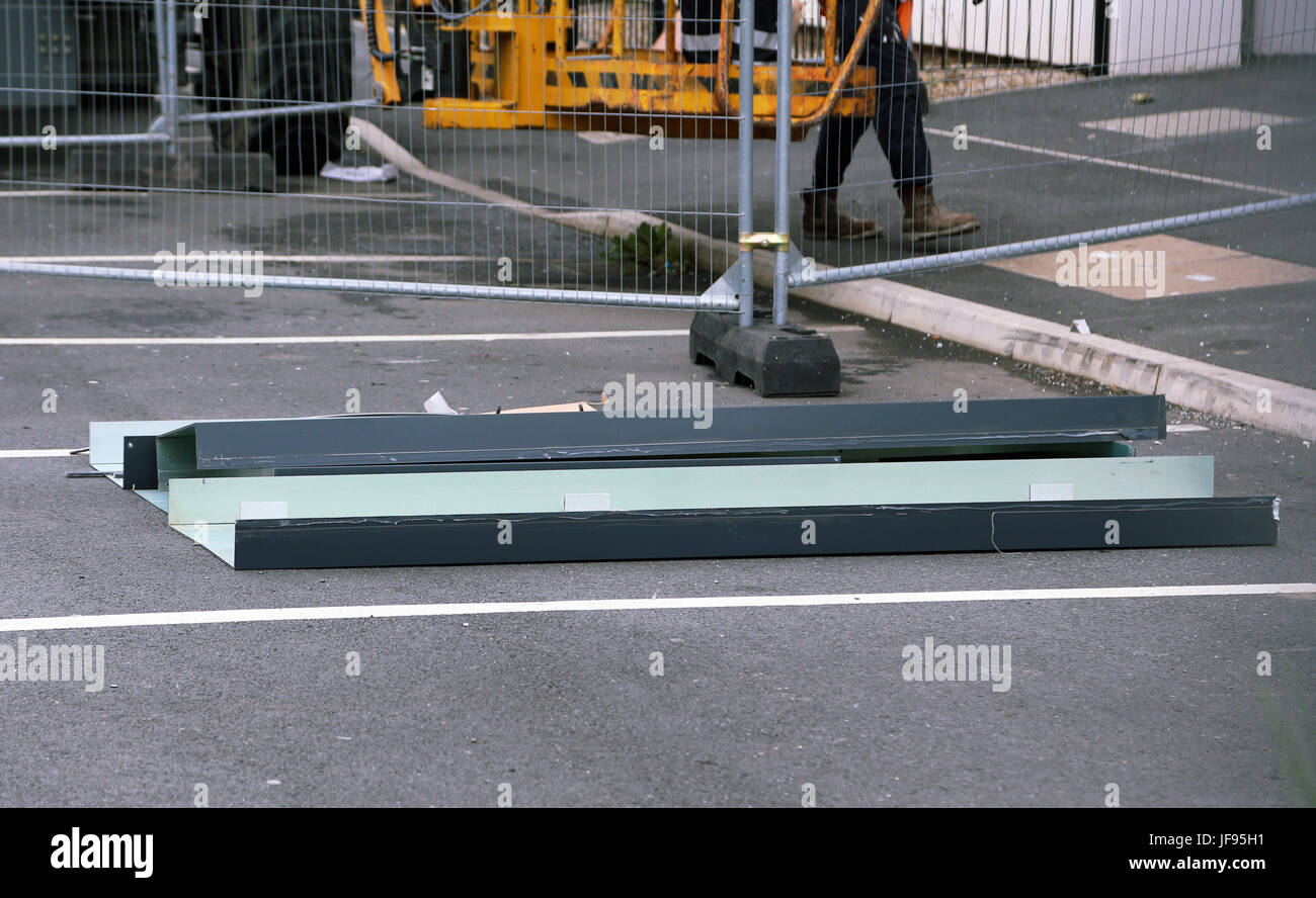 Pannelli di rivestimento rimosso da appartamenti a Kennedy Gardens in Billingham Foto Stock