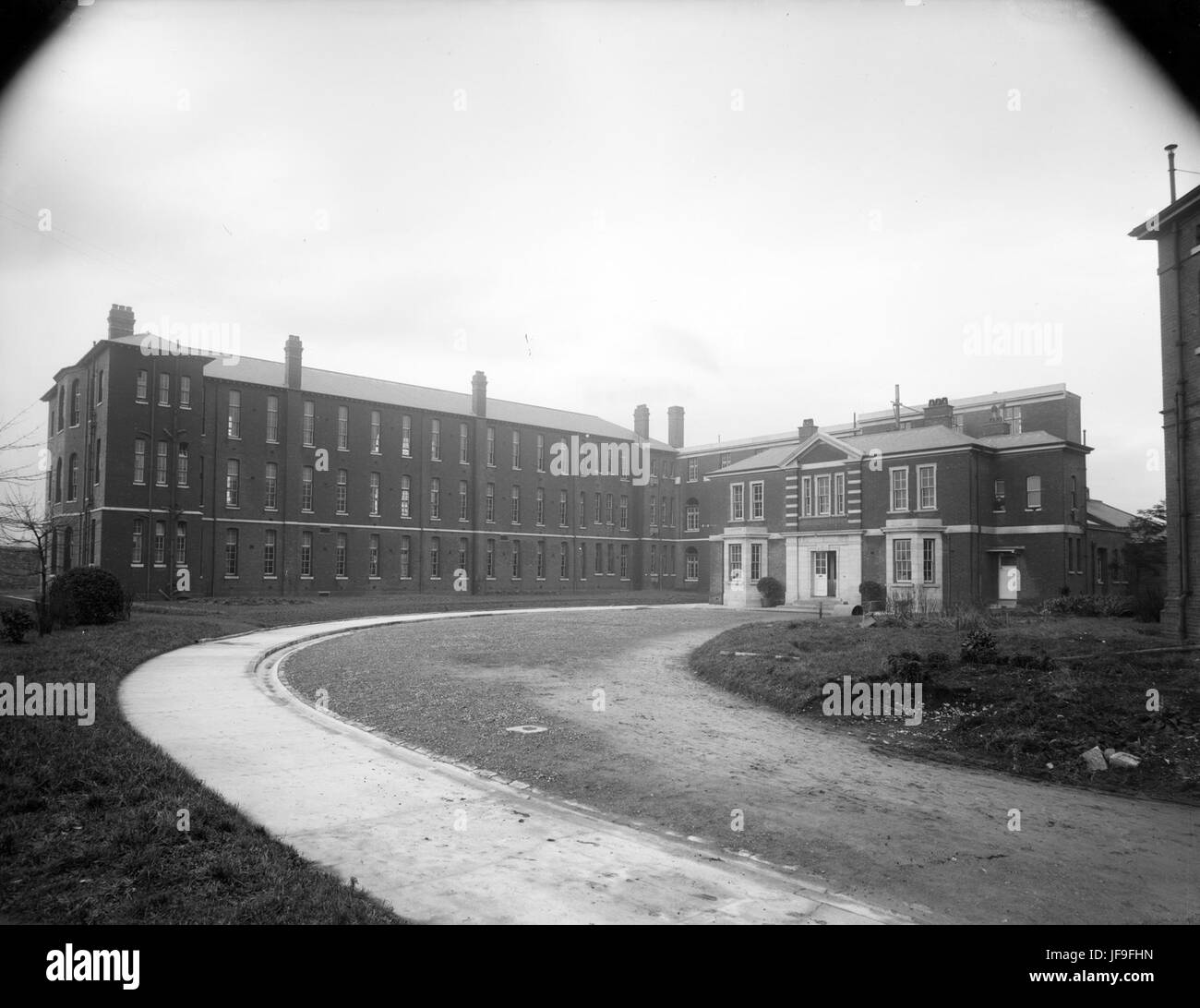 Un edificio istituzionale in stile militare, identificato come St. Bricins Military Hospital, parte della storia dell'esercito irlandese. Foto Stock