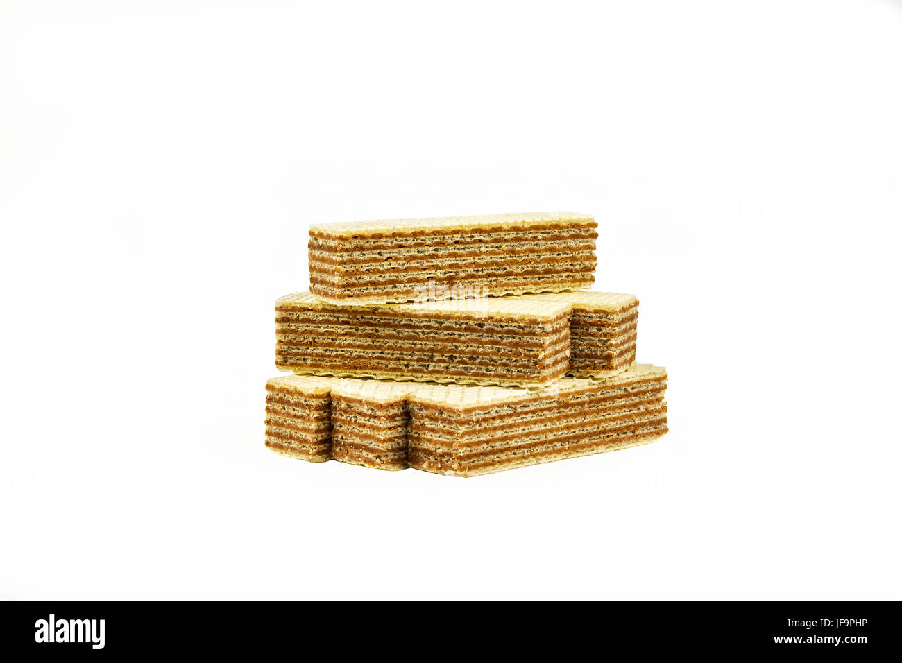 Diverse strisce di cialda dessert con cioccolato ripieno giacciono su uno sfondo luminoso Foto Stock