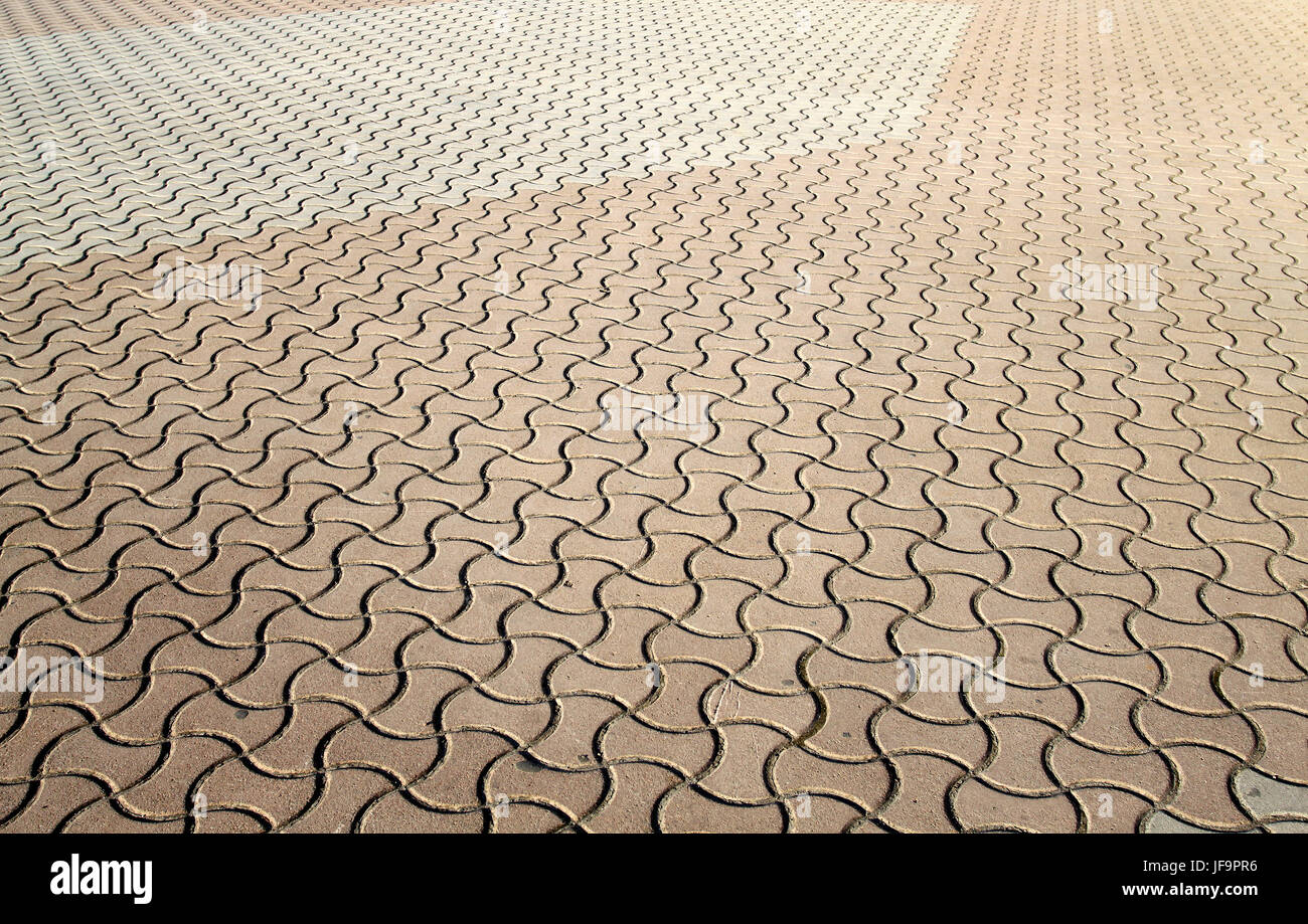 Foto di un onda ornamentali piastrella in una città sulla strada Foto Stock