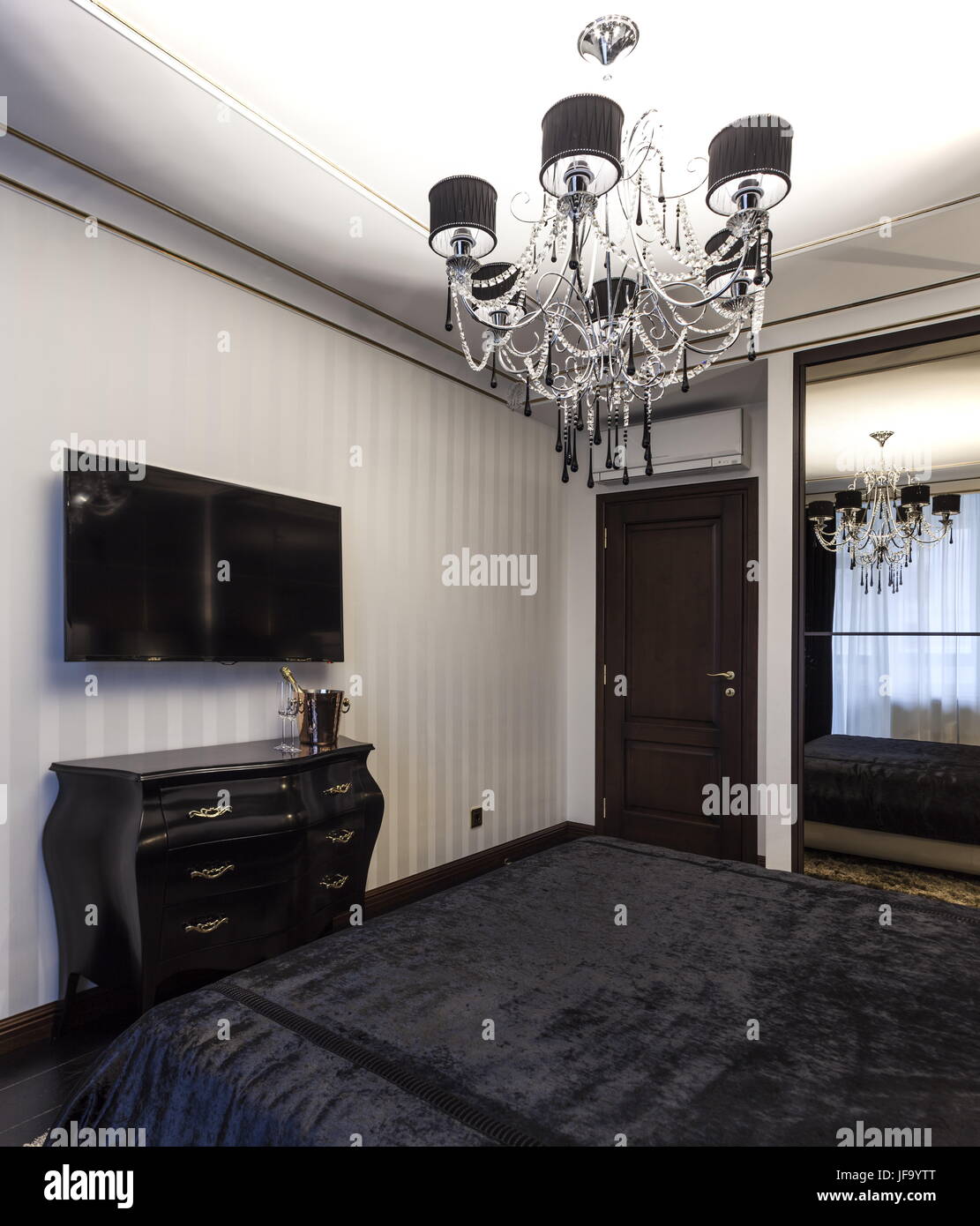 La TV in camera da letto Foto Stock