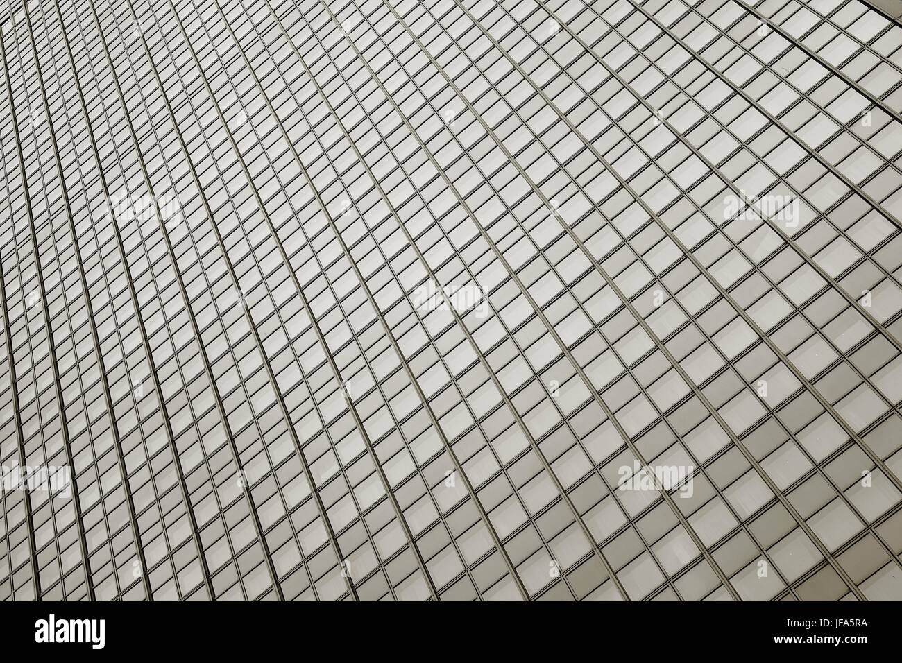 La facciata di vetro di un hotel a Berlino Foto Stock