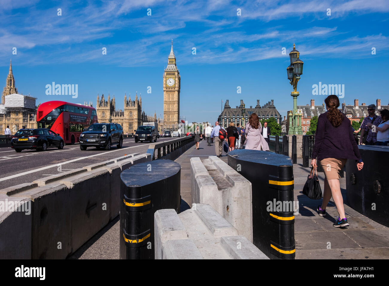 Westminster Bridge le misure di sicurezza dopo l attacco terroristico a Londra, Inghilterra, Regno Unito Foto Stock