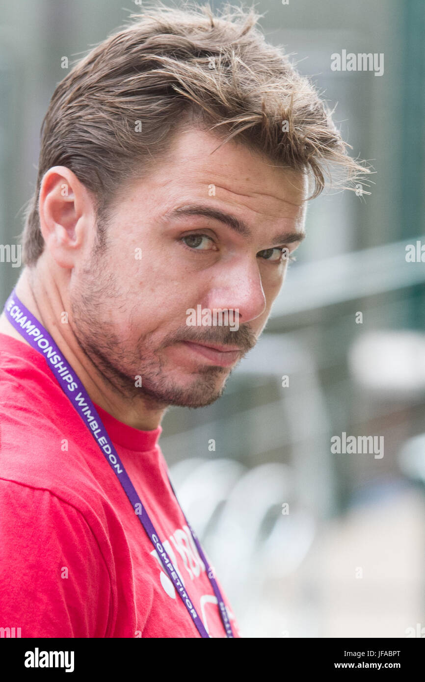 Londra, Regno Unito. Il 30 giugno, 2017. 3 volte il grand slam champion Stan Wawrinka (SWI) arriva la AELTC per pratica beofre l'inizio del 2017 Wimbledon Tennis championships Credito: amer ghazzal/Alamy Live News Foto Stock