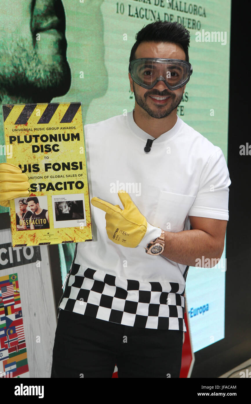 Il cantante Luis Fonsi durante la presentazione del suo tour ''Amore+Dance World Tour" a Madrid venerdì 30 giugno 2017. Foto Stock