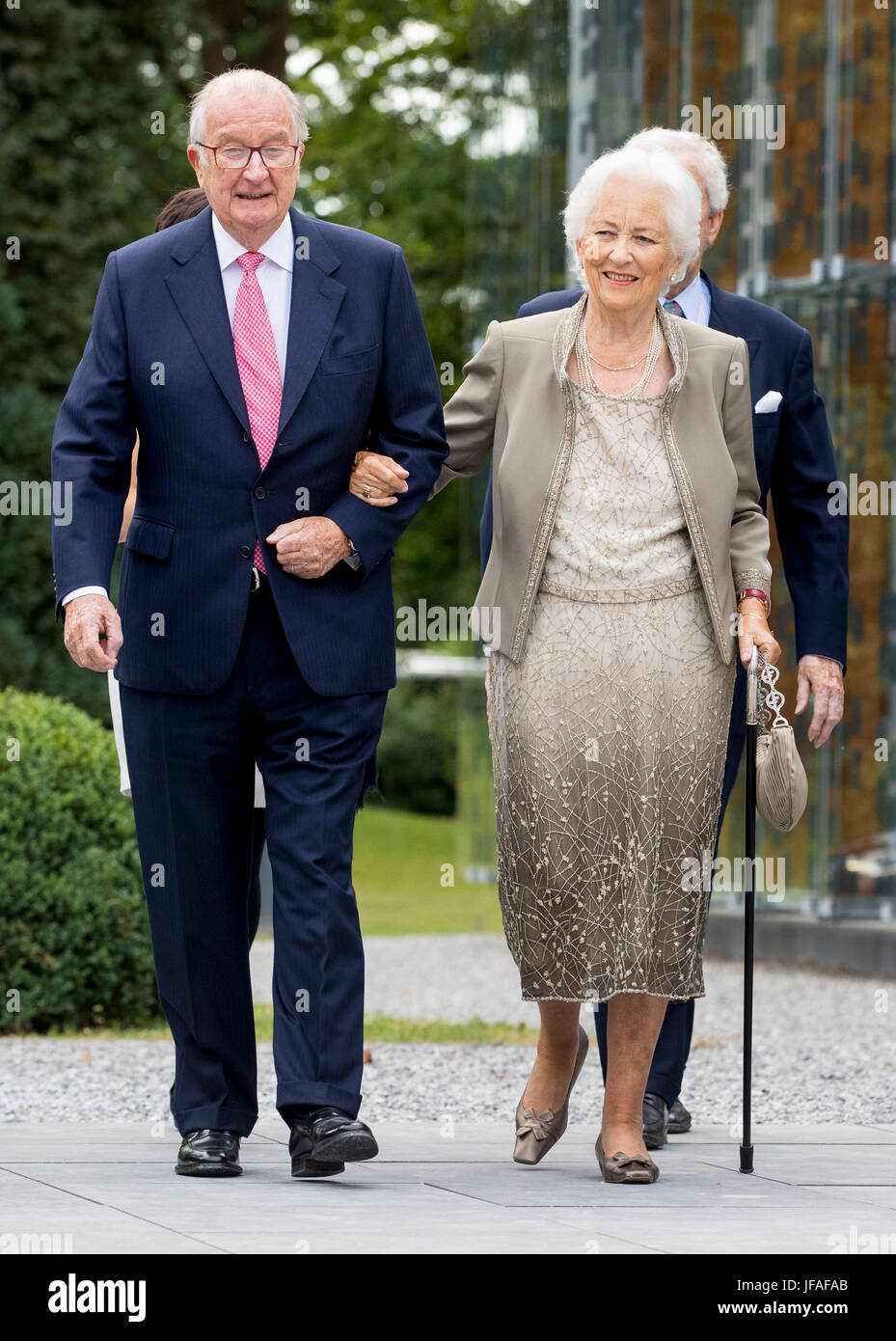 Waterloo, Belgio. Il 29 giugno, 2017. Il Re Alberto e la Regina Paola del Belgio frequentare l'ottantesimo compleanno della Regina Paola a Waterloo, Belgio, 29 giugno 2017. Foto: Patrick van Katwijk, point de vue fuori - nessun filo SERVICE - foto: Patrick van Katwijk/Olandese Photo Press/dpa/Alamy Live News Foto Stock