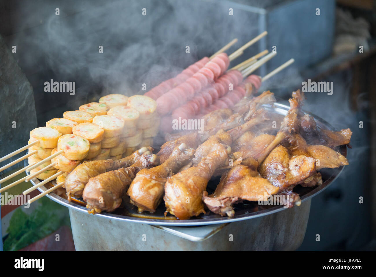 Grigliata di cibo di strada in Xidi, provincia di Anhui, Cina Foto Stock