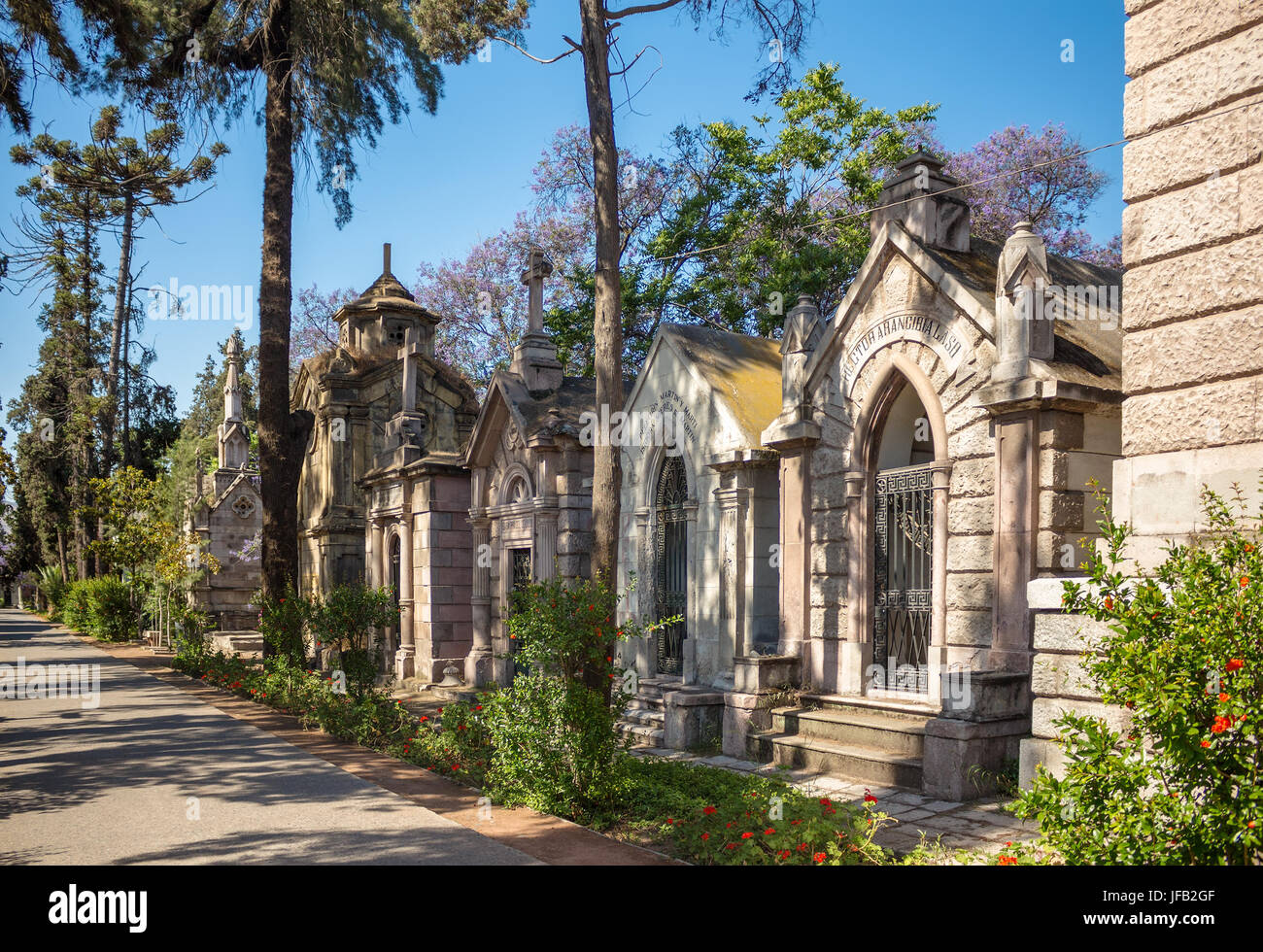 SANTIAGO, Cile - 11 novembre 2016: Cripte di famiglia a Santiago Cimitero generale (Cementerio General de Santiago). Questo è uno dei più grandi cemeterie Foto Stock
