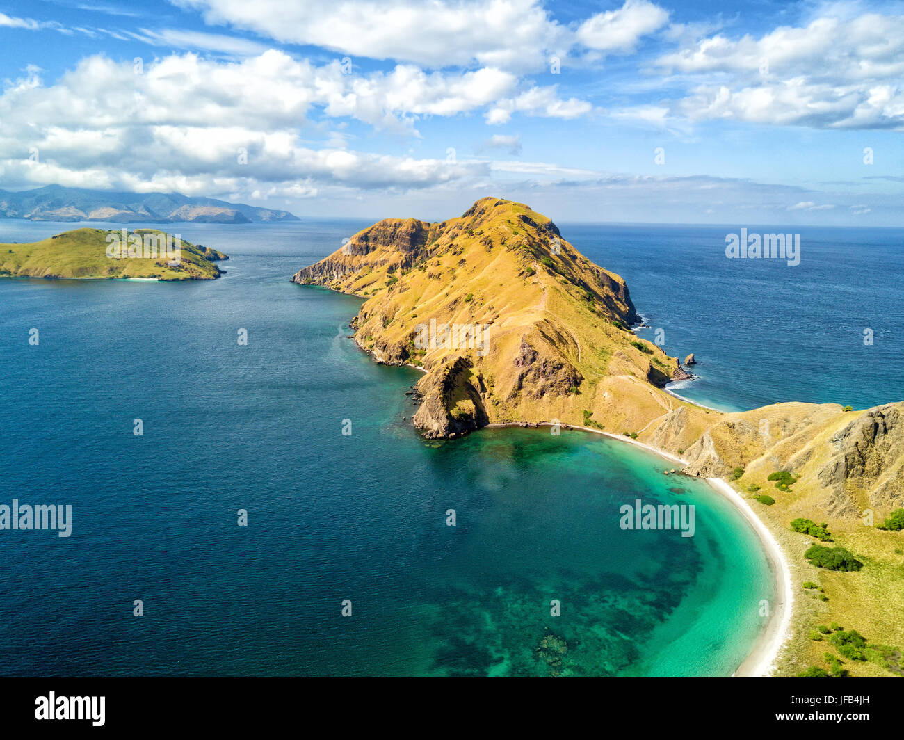 Vista aerea della punta meridionale di Pulau Padar isola tra Komodo e Rinca isole vicino Labuan Bajo in Indonesia. Foto Stock