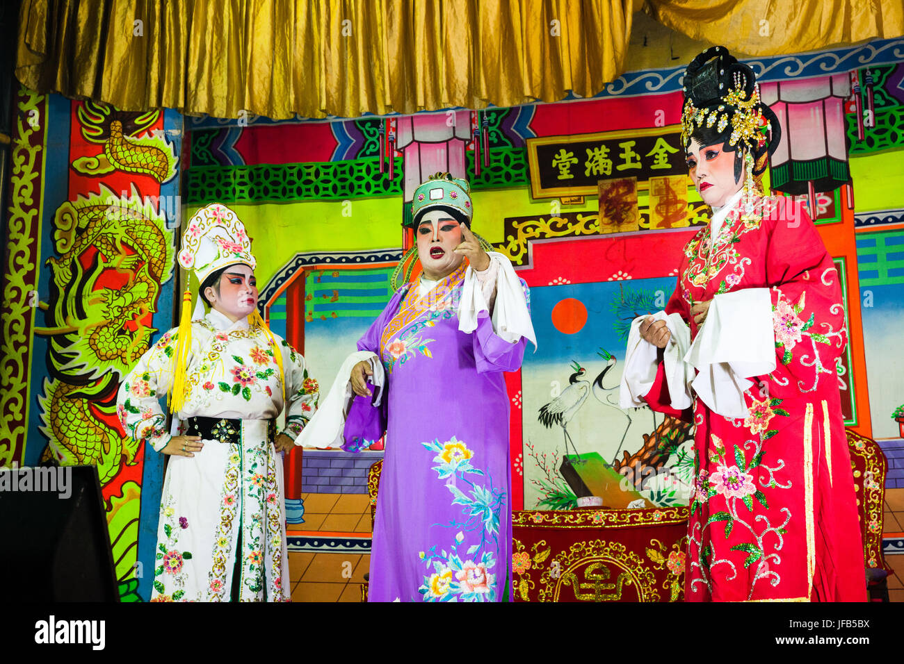 GEORGE TOWN, Malesia - 26 Marzo: Attori riproduce Cinese Tradizionale Opera sulla scena di strada su Marzo 26, 2016 di George Town, Malaysia. Foto Stock