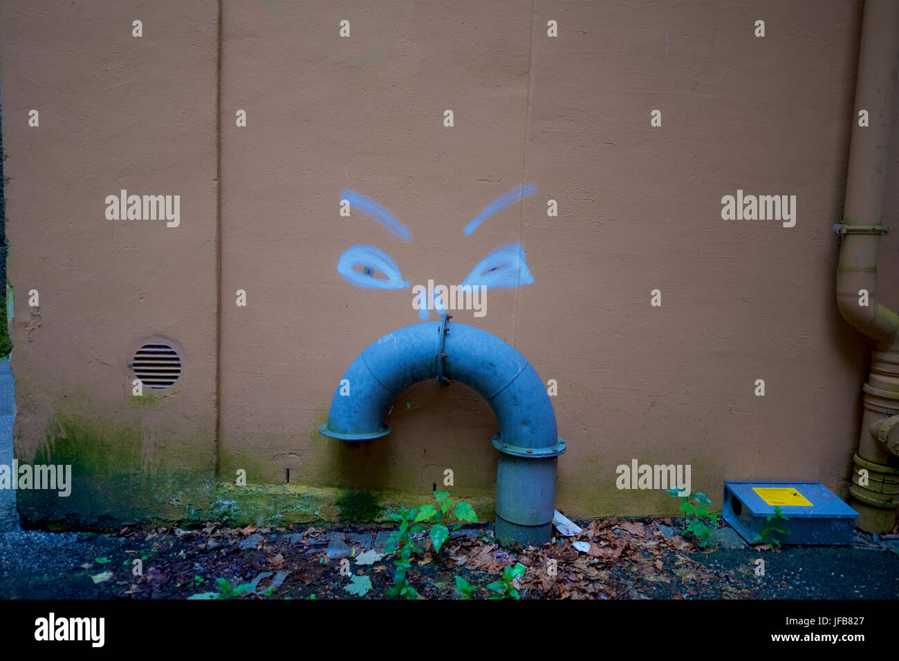 Graffiti su un muro in una strada posteriore a Bergen, Norvegia. Foto Stock