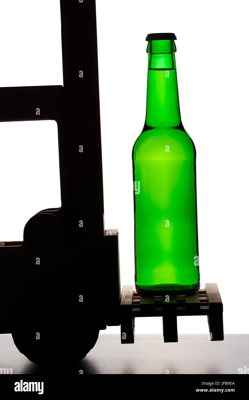 Supporto per pallet con verde bottiglia di birra Foto Stock