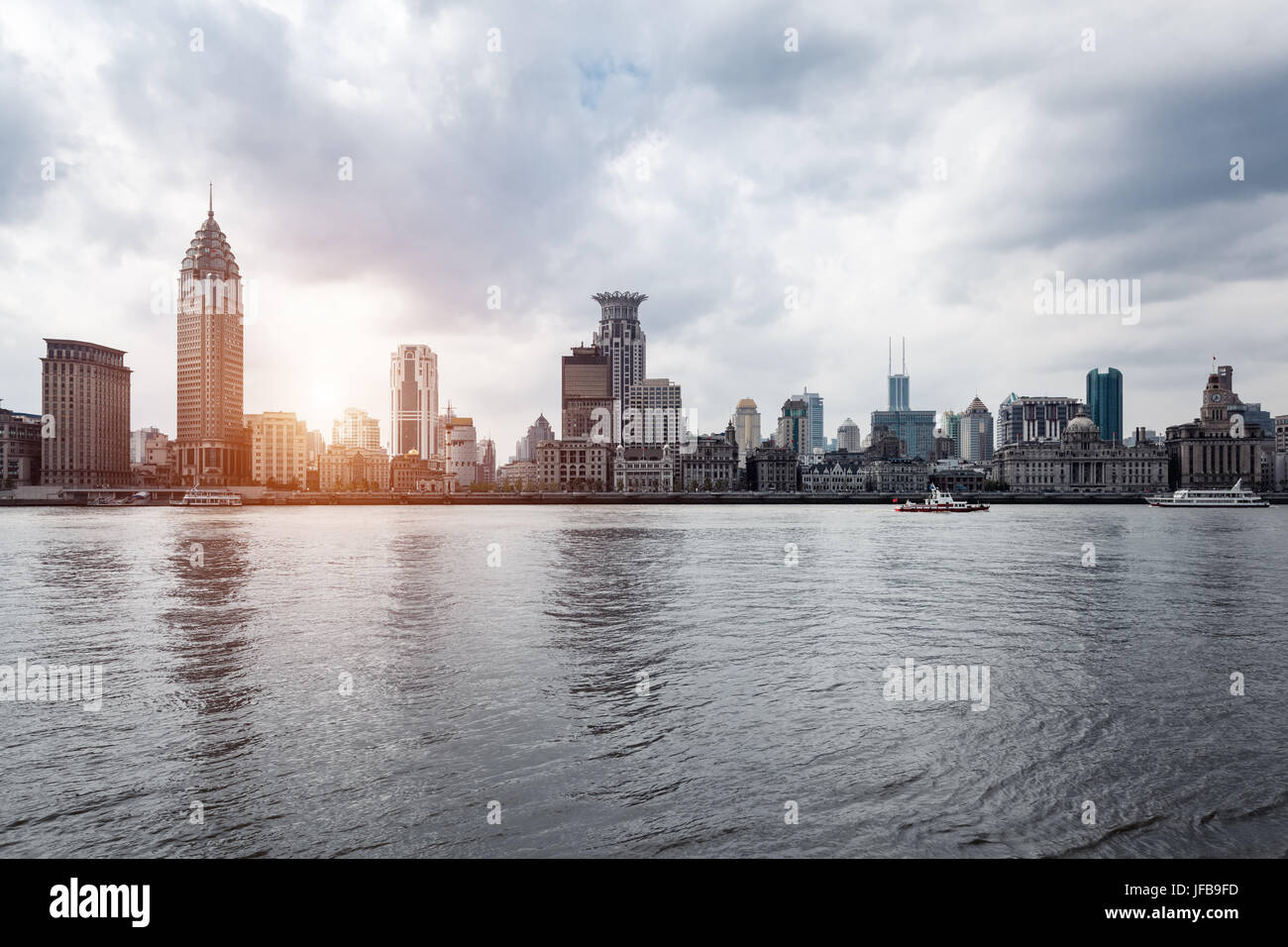 Il Bund di Shanghai al crepuscolo Foto Stock
