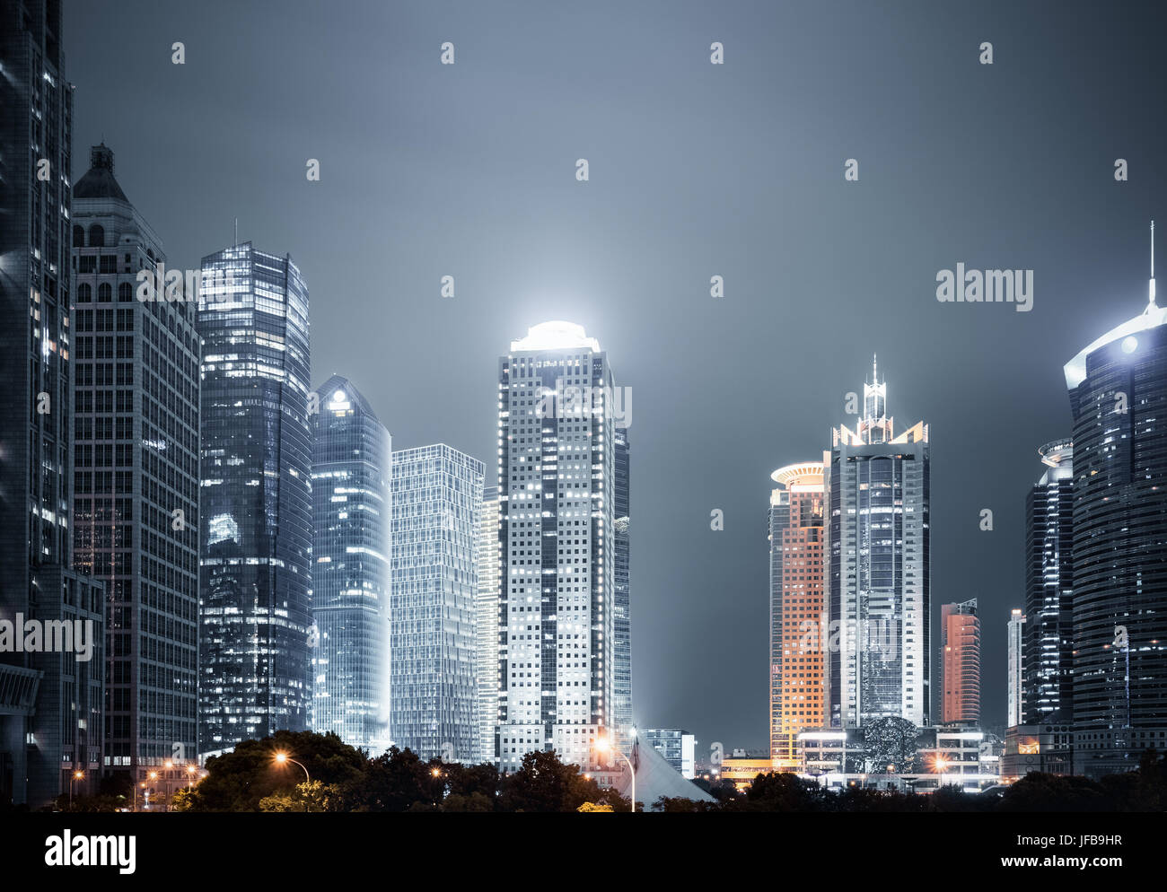 Shanghai edifici moderni di notte Foto Stock