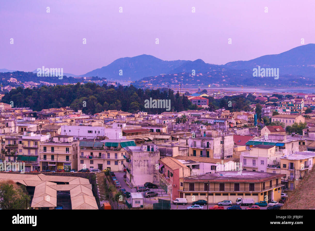 Vista aerea dalla nuova fortezza della città prima del tramonto, Corfù Foto Stock