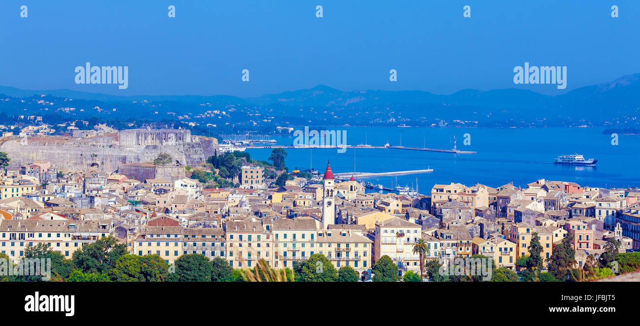 Vista aerea dalla vecchia fortezza sulla città con la nuova fortezza, Corfu, l'isola di Corfù, Grecia Foto Stock
