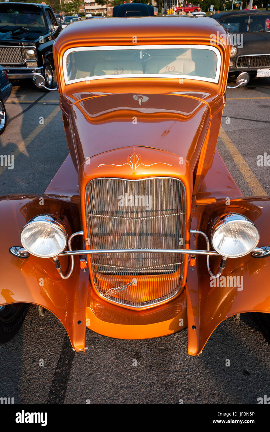 Una macchina da strada personalizzata per hotrod Ford del 1932 in occasione di una mostra automobilistica locale. Foto Stock