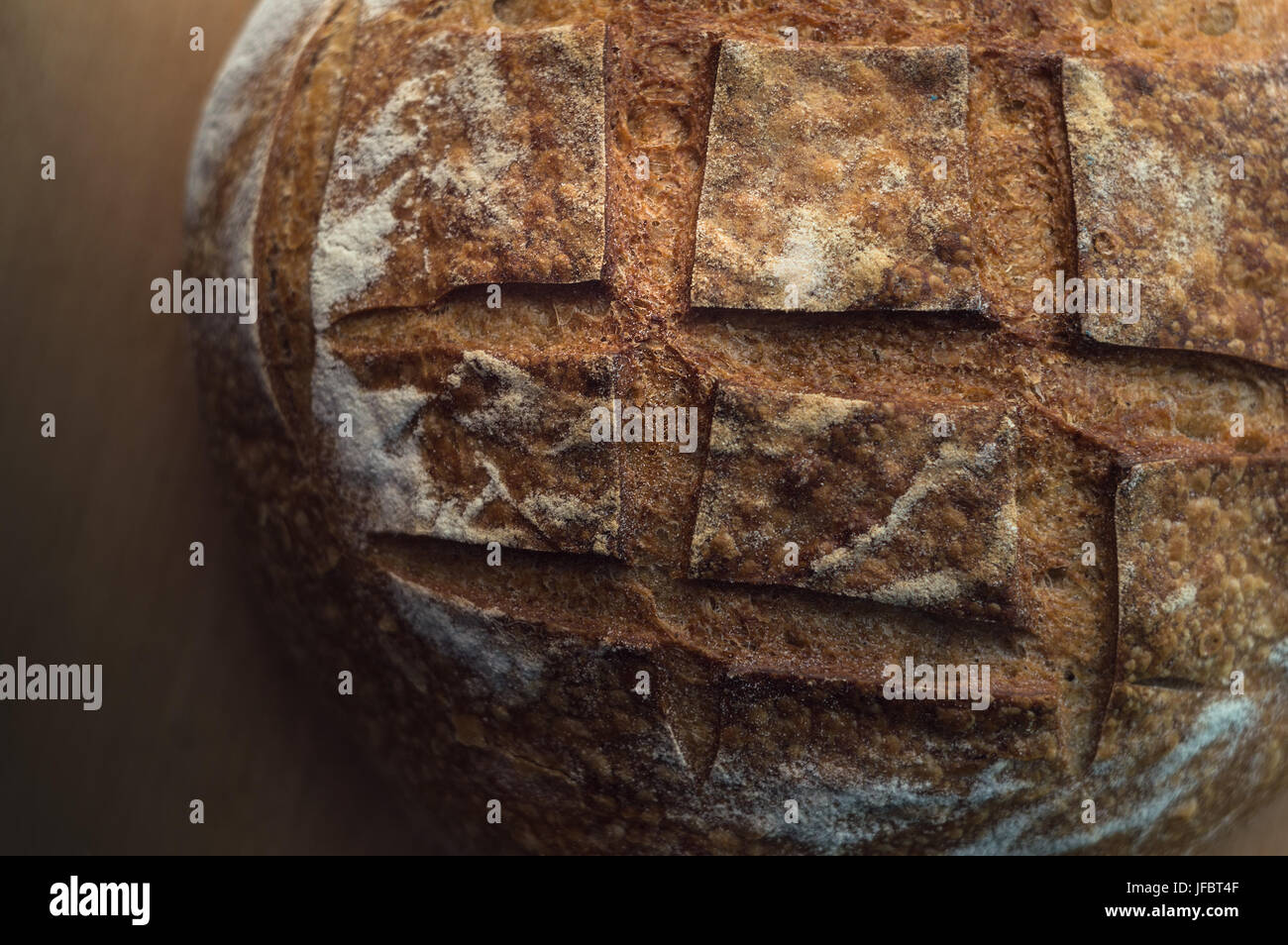 Close-up di artigiano del pane di pasta acida sul tavolo di legno Foto Stock