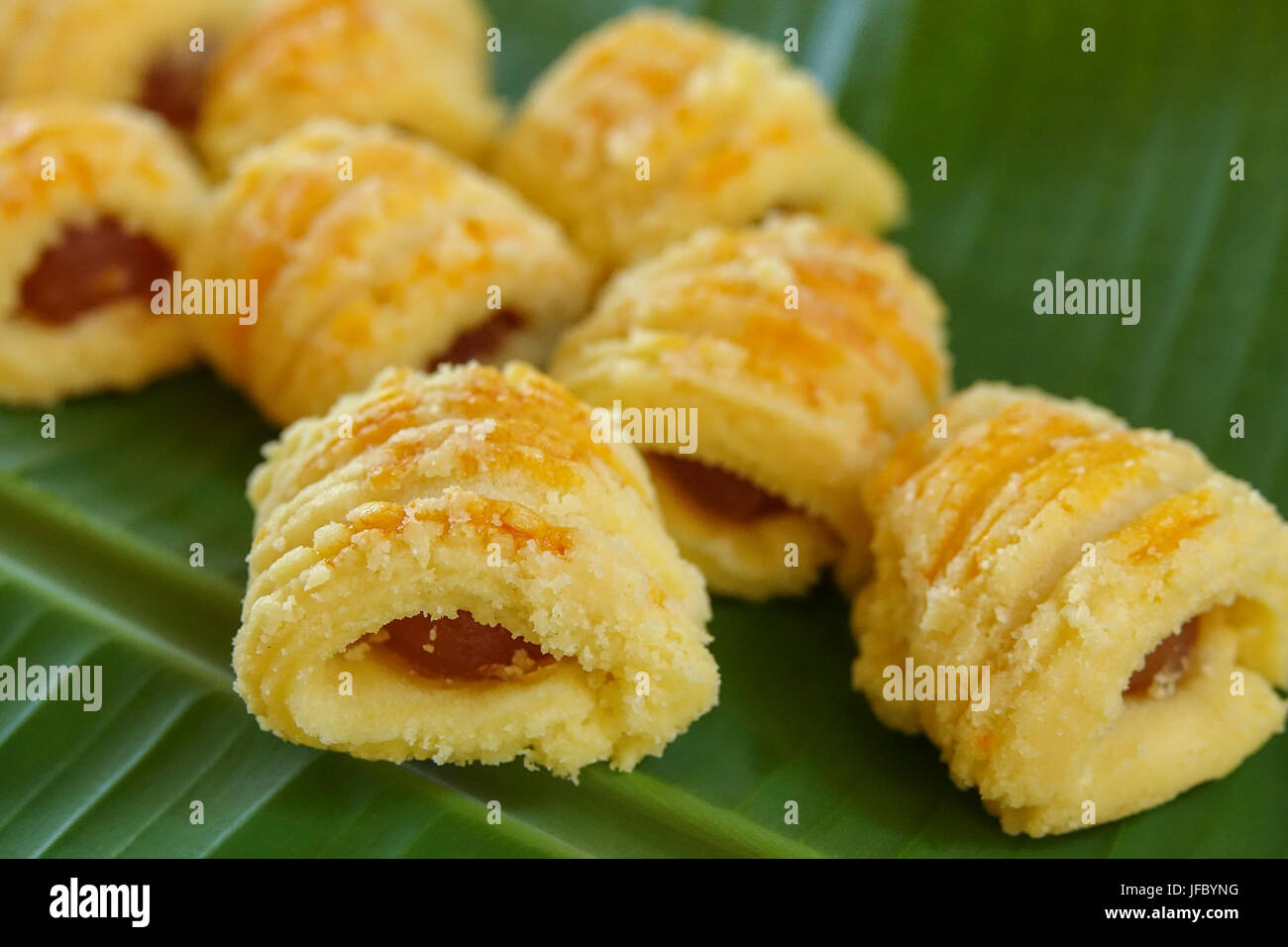 Biscotti tradizionali per Eid celebrazione. Immagine di sfocatura Foto Stock