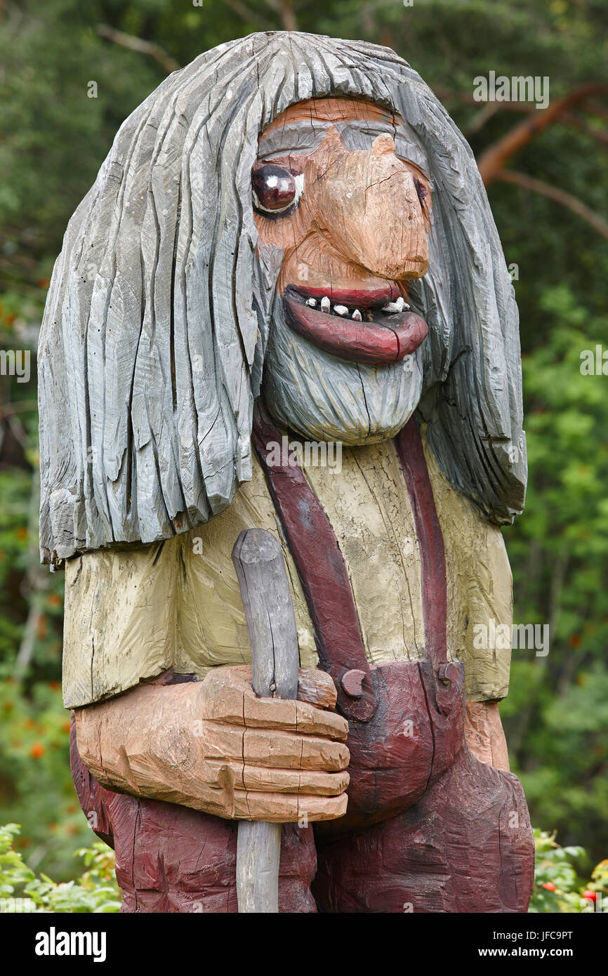Norvegese in legno intagliato faccia dettaglio troll. Folklore scandinavo. La Norvegia. In verticale Foto Stock