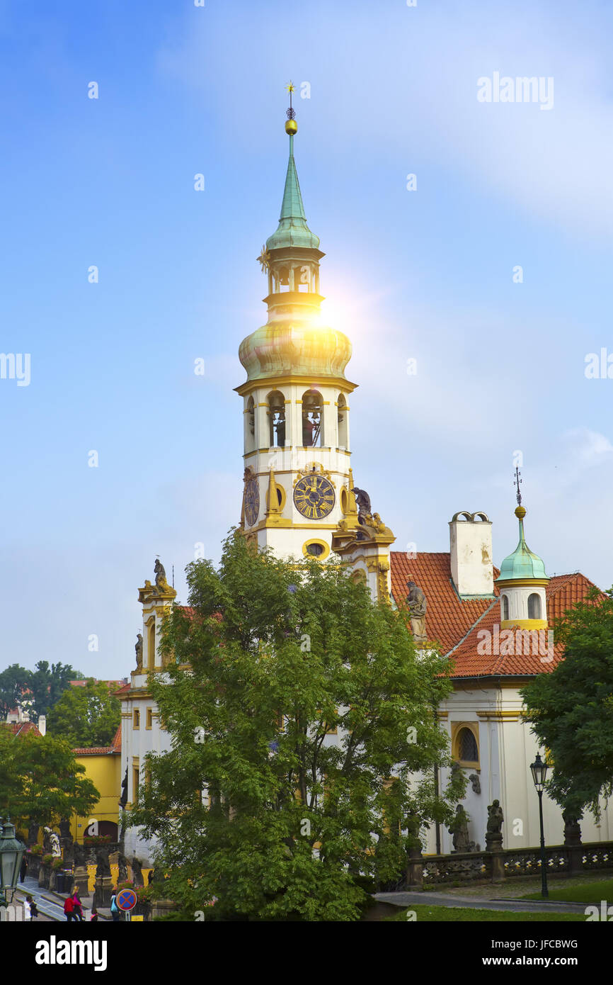 La facciata esterna della Chiesa Loreta a Praga Foto Stock