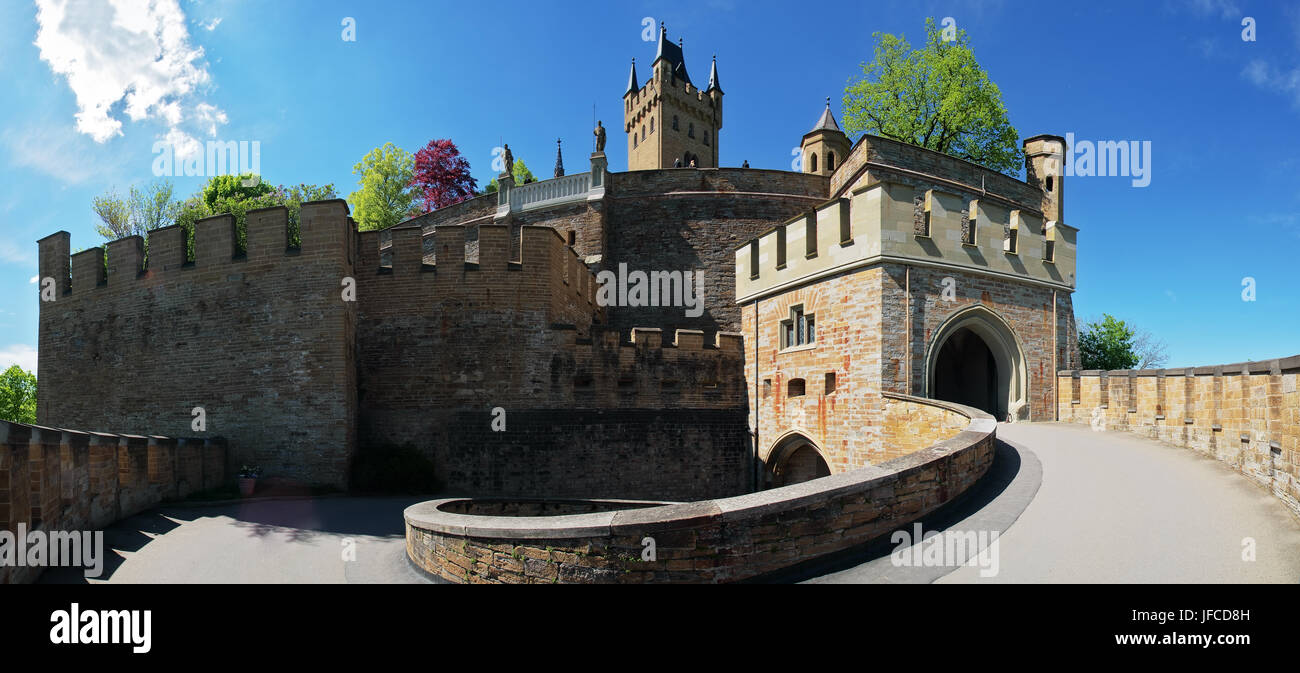 Viale di accesso al Castello Hohenzollern Foto Stock