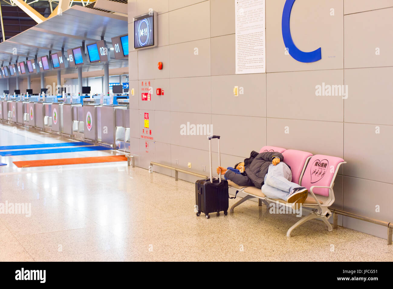 Dormire in aeroporto Foto Stock