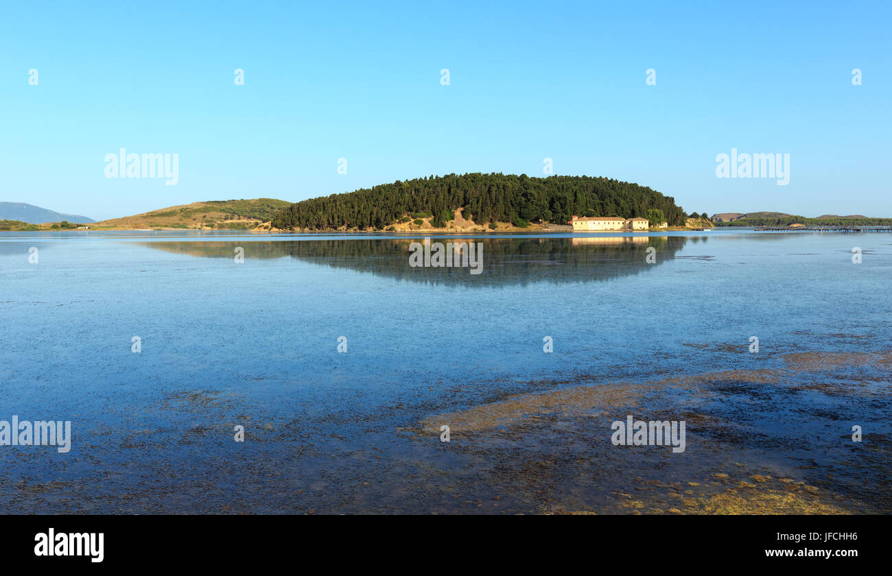 Monastero isolato (Zvernec, Albania). Foto Stock