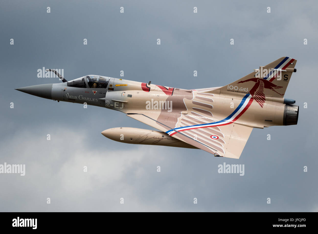 FLORENNES, Belgio - giu 15, 2017: Speciale dipinto francese Air Force Dassault Mirage 2000 jet da combattimento volo su Florennes Airbase Foto Stock