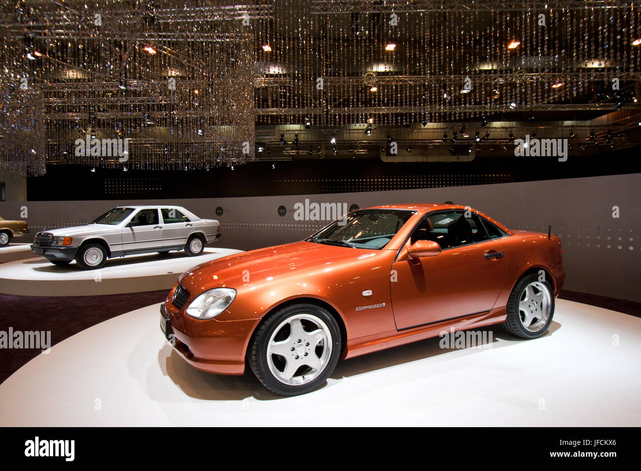 ESSEN, Germania - 1 aprile: Mercedes-Benz 230 SLK sul display a Essen Techno Classica Show 2011 Il 1 aprile 2011 a Essen, Germania. Foto Stock