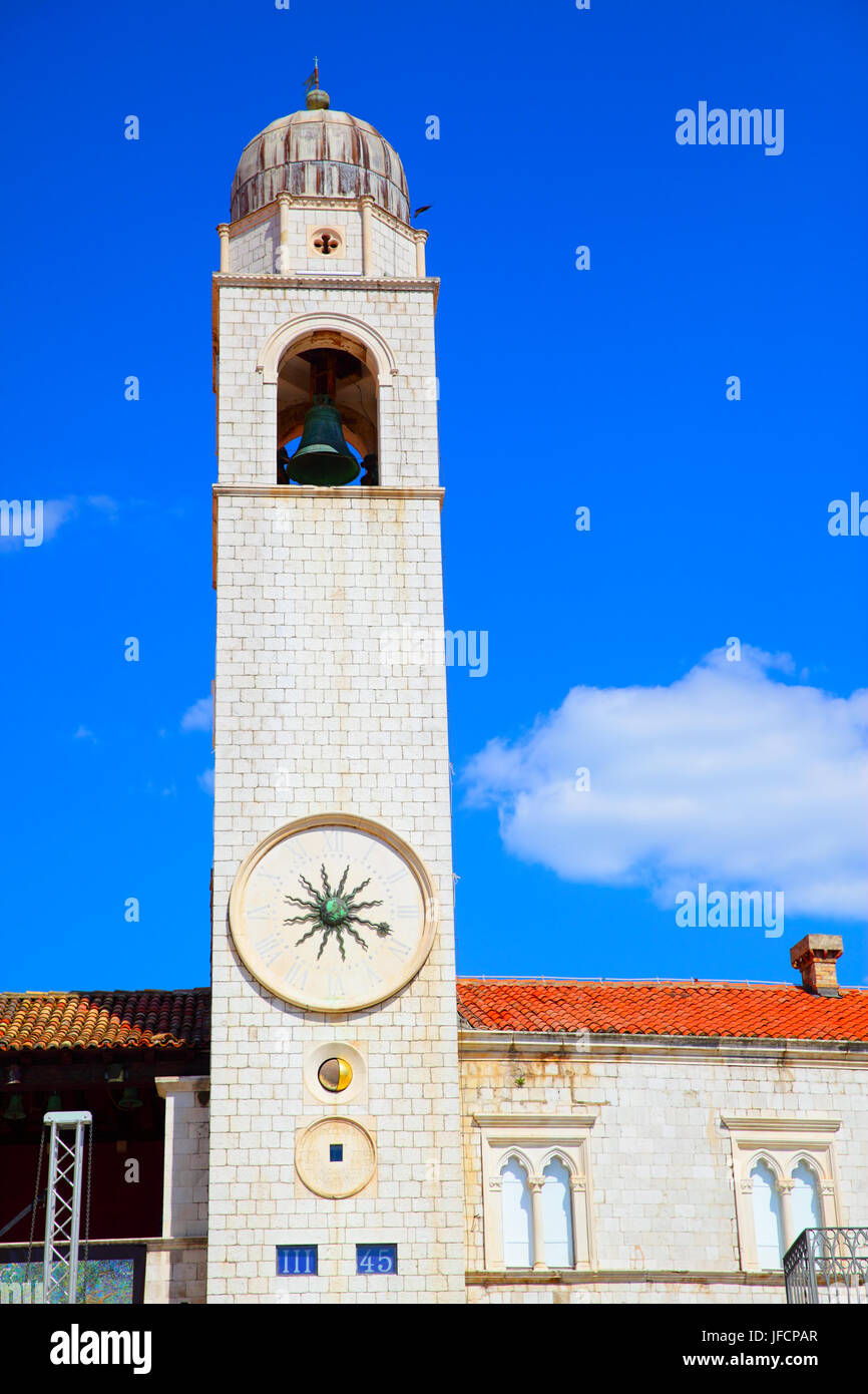 Il vecchio campanile con orologio a Dubrovnik, Croazia Foto Stock