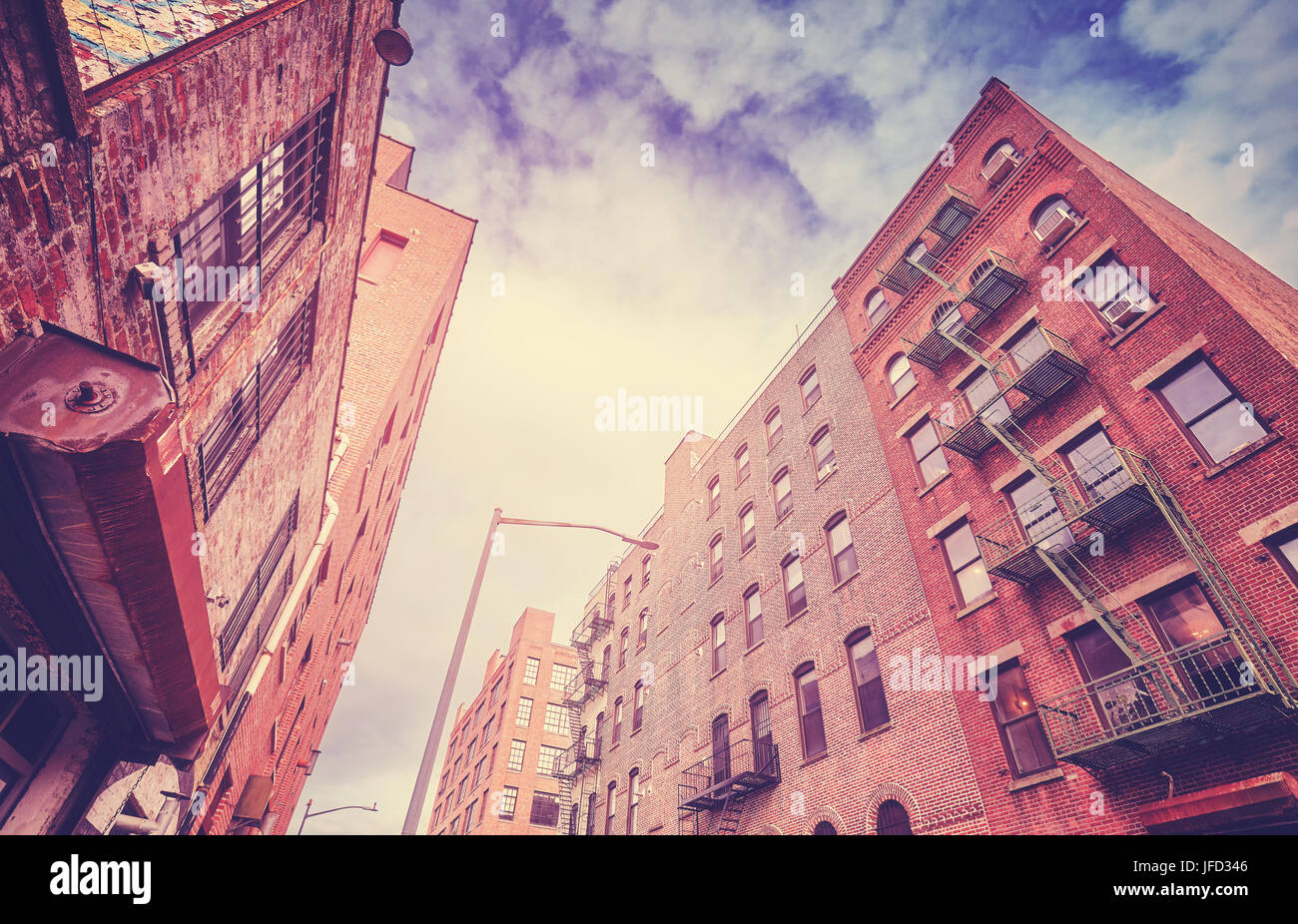 Vintage tonica di vecchi edifici in Brooklyn Dumbo quartiere, la città di New York, Stati Uniti d'America. Foto Stock