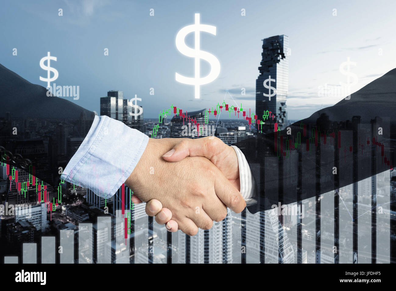 Trattativa o accordo concetto business handshake, doppia esposizione, di cooperazione o di partenariato imprese con borsa business mercato trading grafico ho Foto Stock