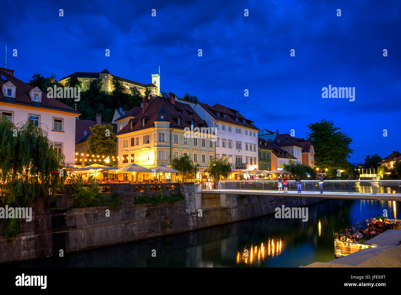 Le strade di Lubiana visto al blue ora, Slovenia Foto Stock