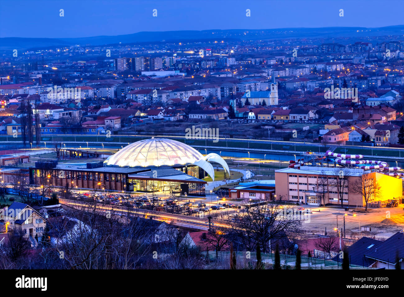 Vista aerea di Oradea al blue ora, Romania Foto Stock