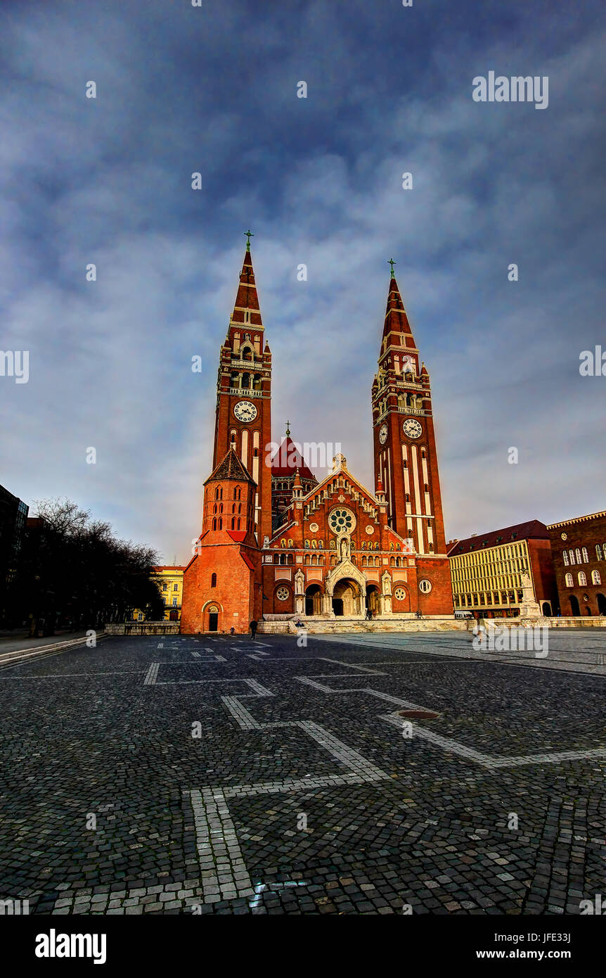 Piazza del Duomo e Chiesa Votiva a Szeged, Ungheria Foto Stock
