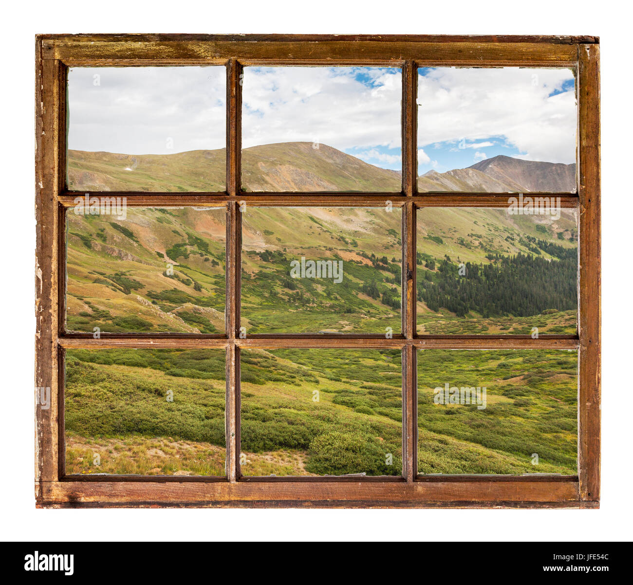 I prati alpini nelle Montagne Rocciose, Colorado, come visto attraverso il vintage, grunge, anta finestra con vetro sporco Foto Stock
