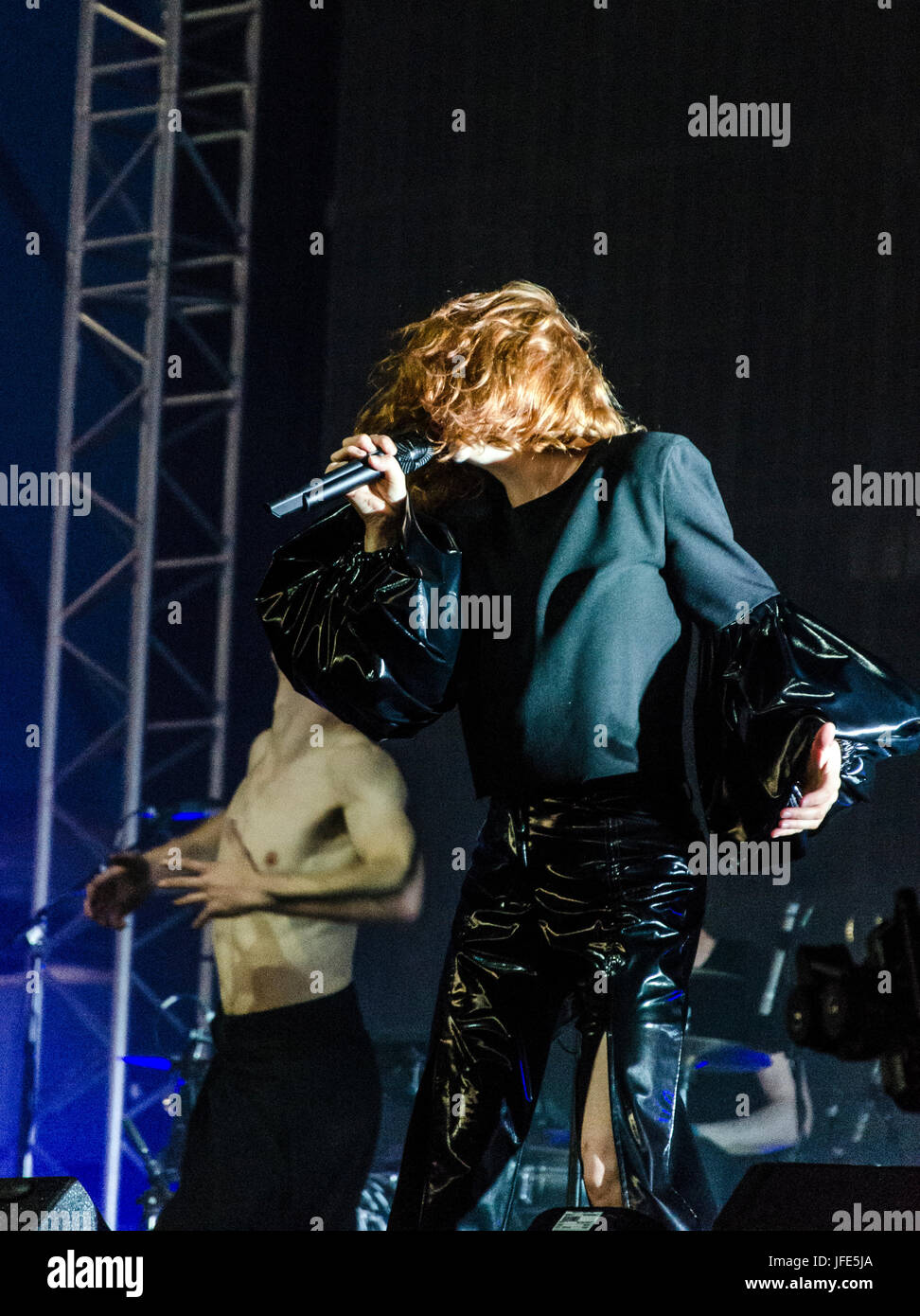 GoldFrapp riprodurre il John Peel stage al Glastonbury Festival of Contemporary Performing Arts 2017 Foto Stock