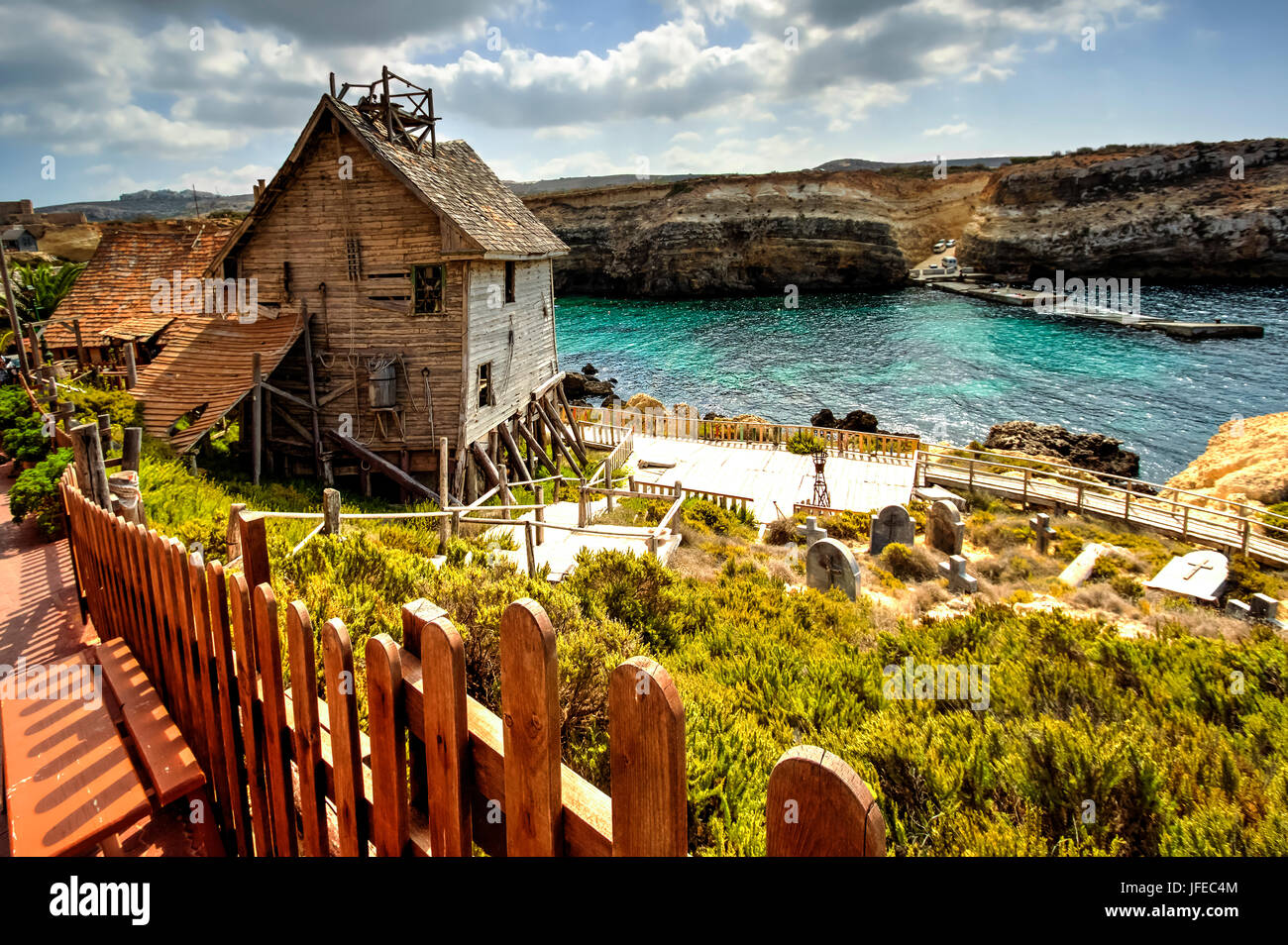 Popeye village in Malta. Esso è stato costruito come set per Robert Altman il film 'Popeye' (1980) ed è ora in uso come un parco di divertimenti. Foto Stock