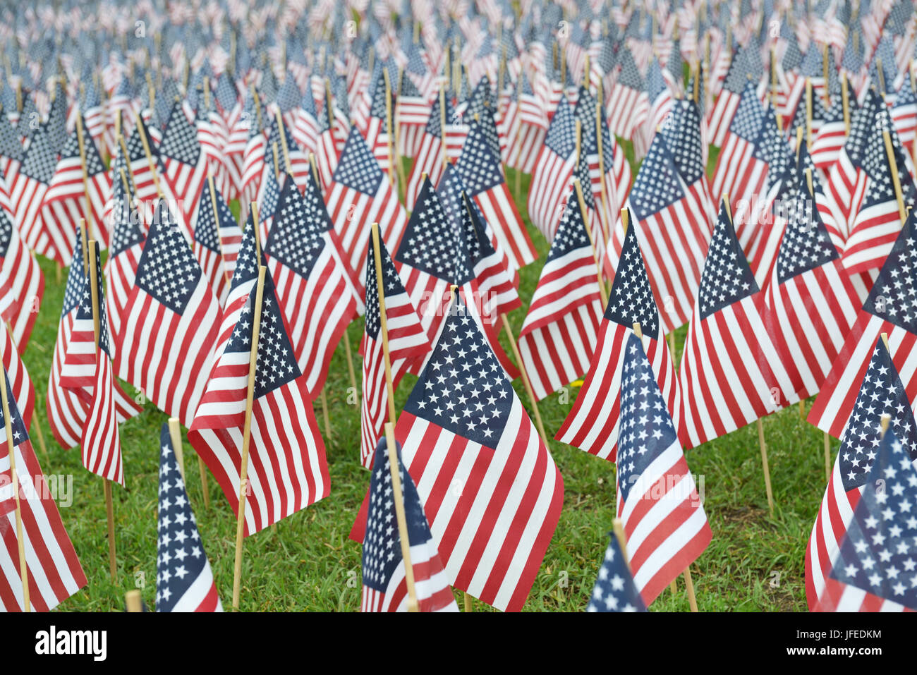 Bandierine americane piantate in memoria dei soldati, Memorial Day, Boston, MA Foto Stock