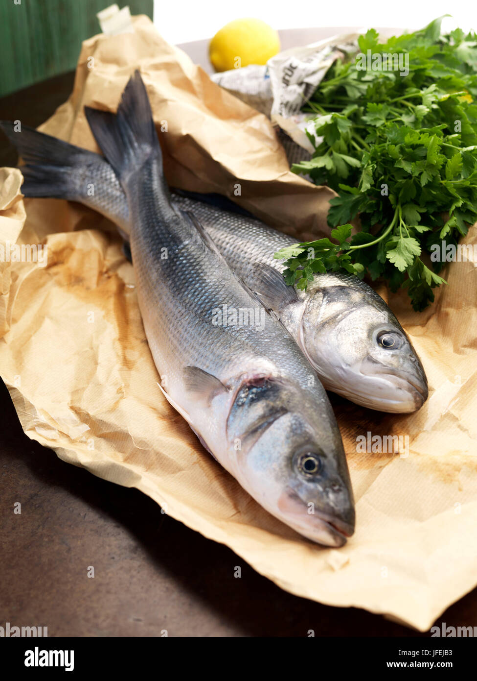 Pesci, branzino o European sea bass, crudo Foto Stock