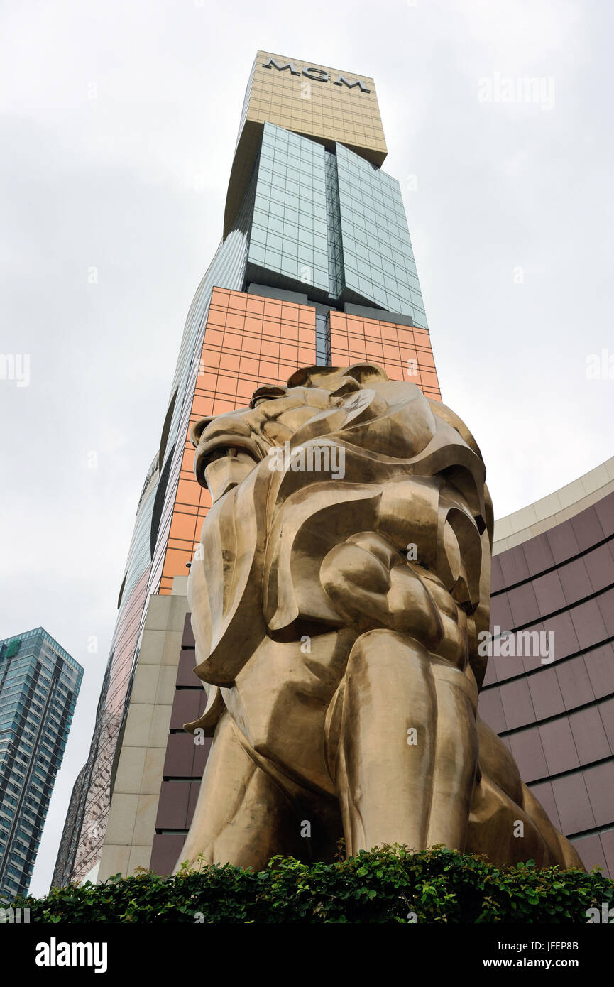 Cina, Macau, MGM Hotel and Casino, statua di Lion Foto Stock