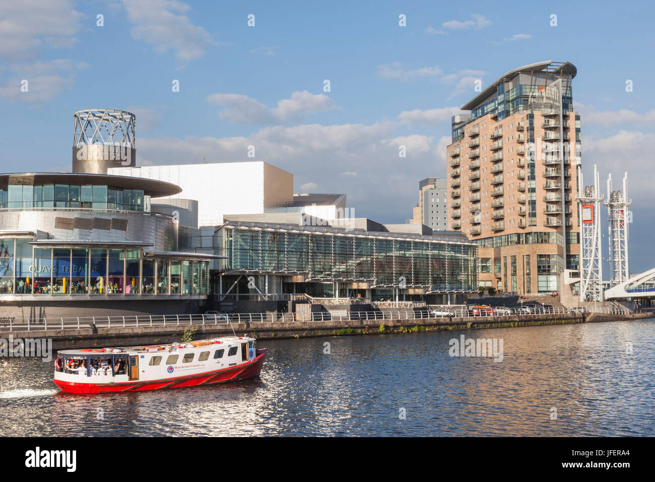 Inghilterra, Manchester, Salford, le banchine, il Lowry e tour in barca Foto Stock