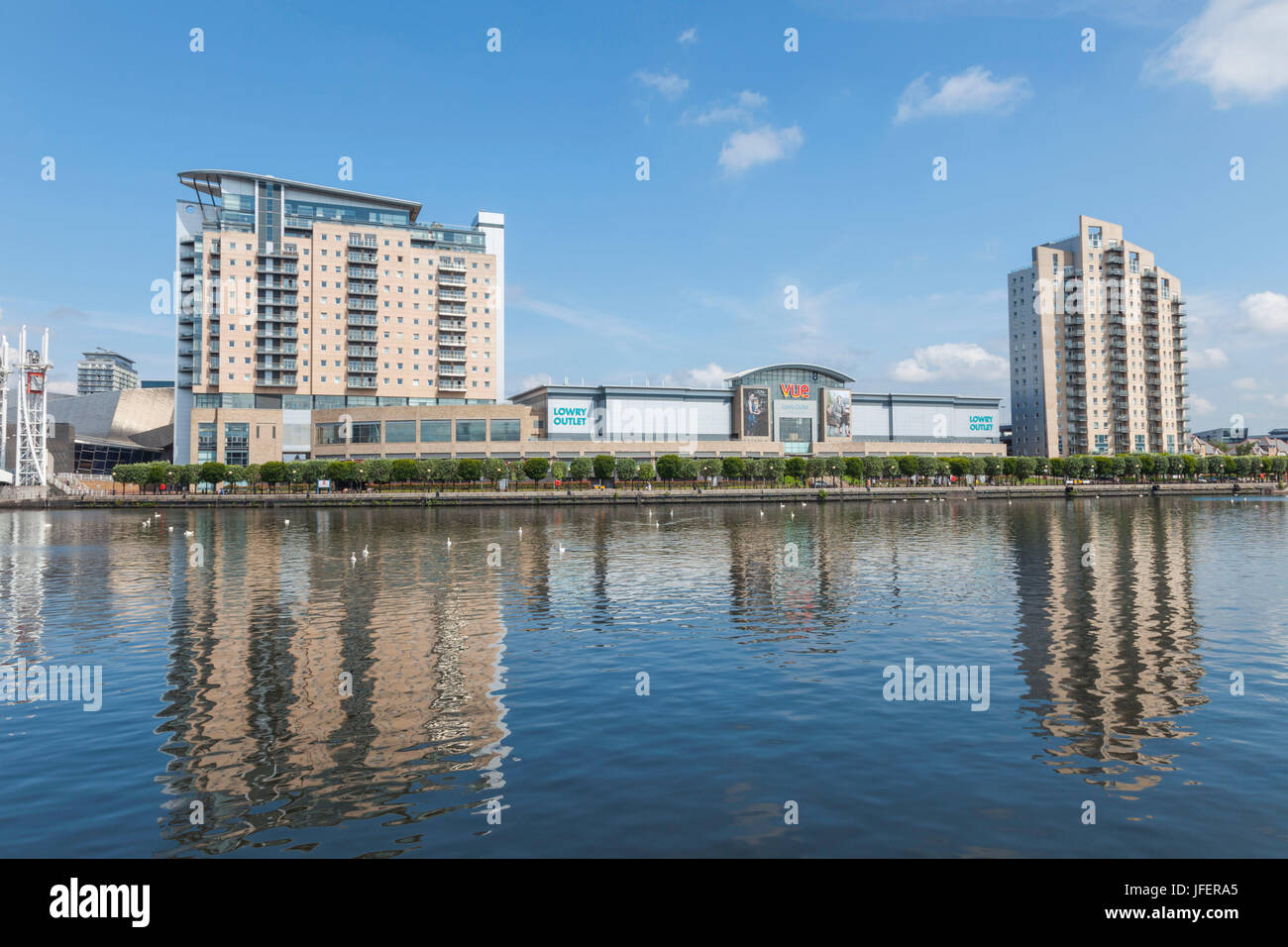 Inghilterra, Manchester, Salford, le banchine, il Lowry Outlet Shopping Centre Foto Stock