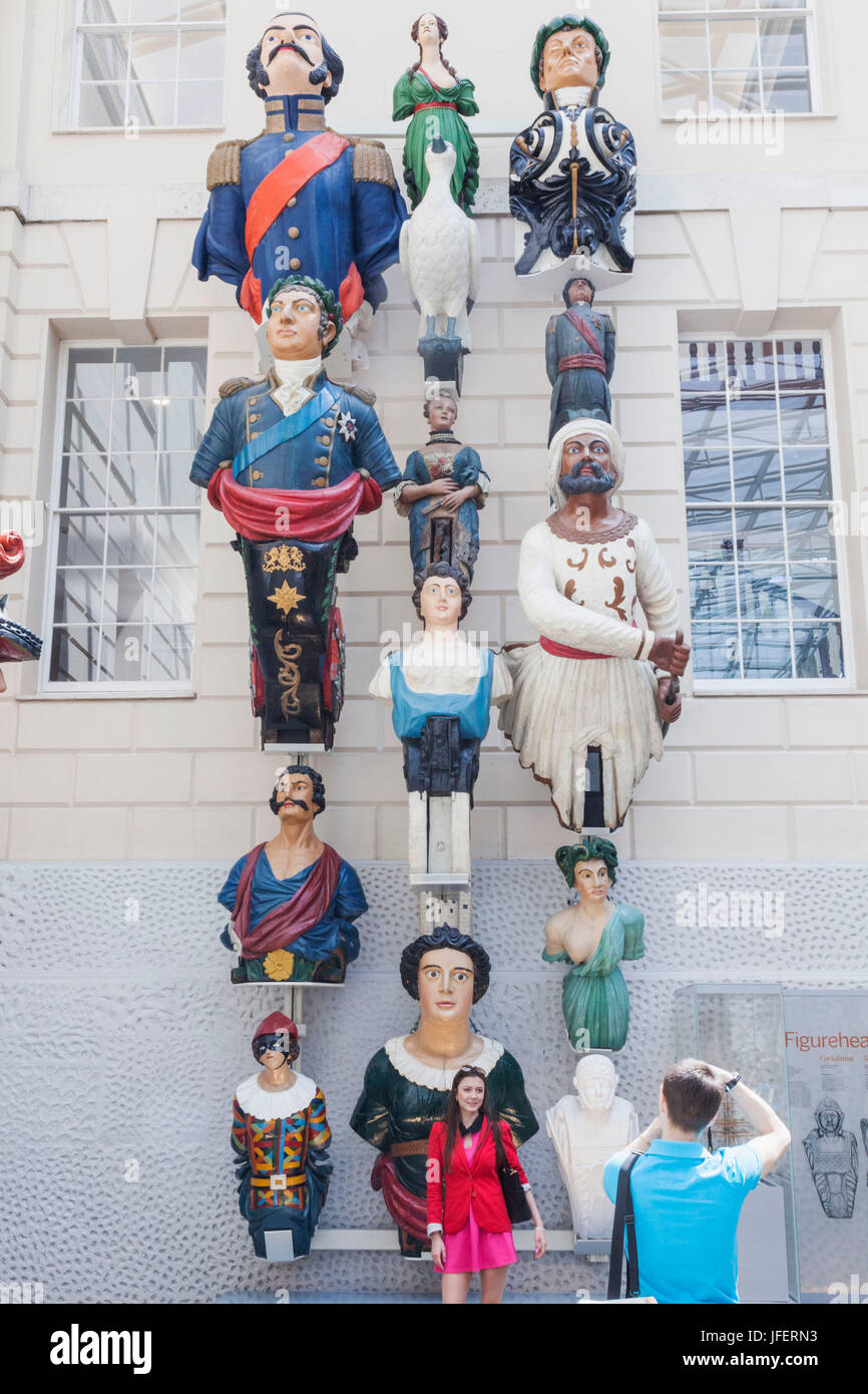 Inghilterra, Londra Greenwich, Museo Marittimo Nazionale, visualizzazione delle navi storiche Figureheads Foto Stock